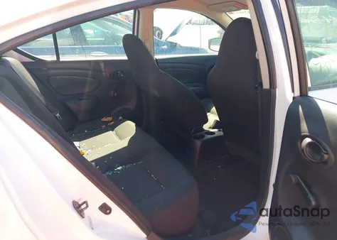 2016 Nissan Versa 1.6 S z USA, uszkodzony, nr VIN 3N1CN7APXGL858305